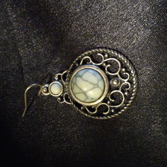 Howlite earrings - Picture 2 of 4